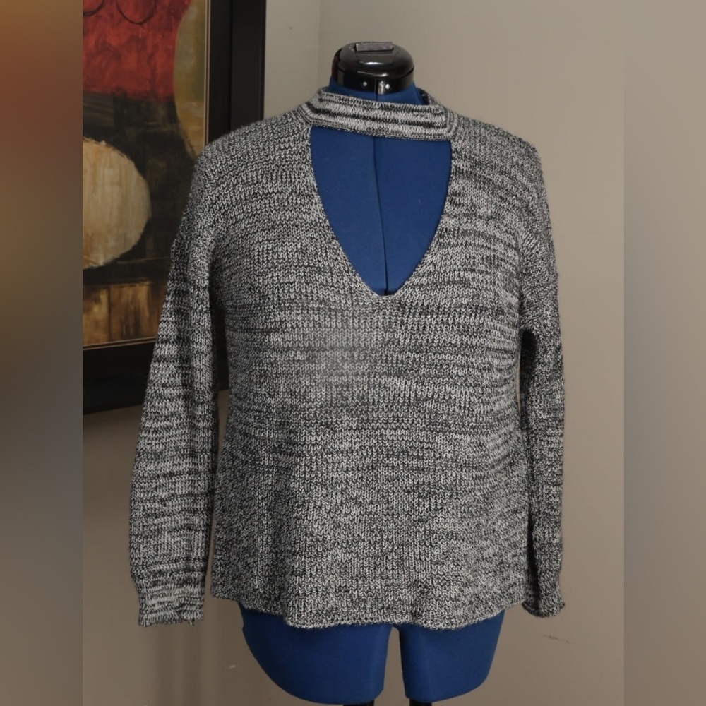 Don’t Ask Me Why Knit Key-Hole Gray Long-Sleeve Sweater One Sz M/L  Italy  Vneck